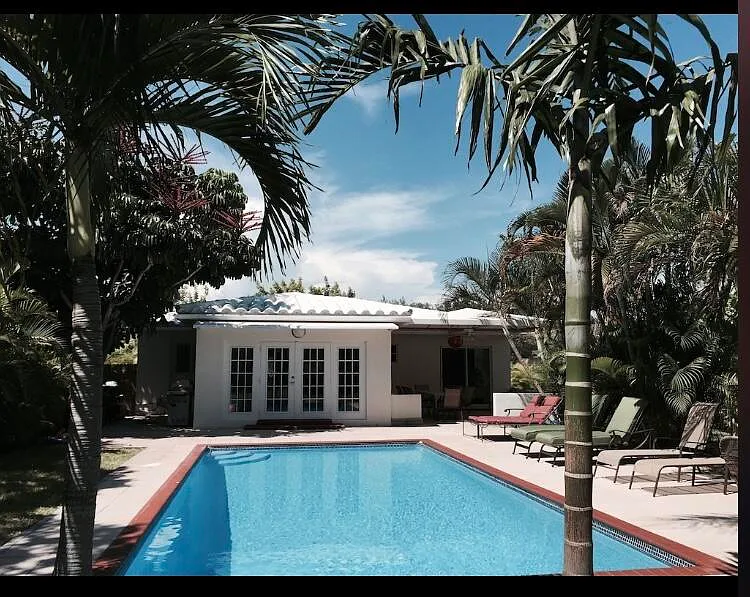 4 bed, 2.5 bath, 1603 sqft, $5,000 — Photo 2