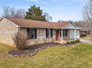2007 Tuscany Gardens Dr, Powell, TN 37849