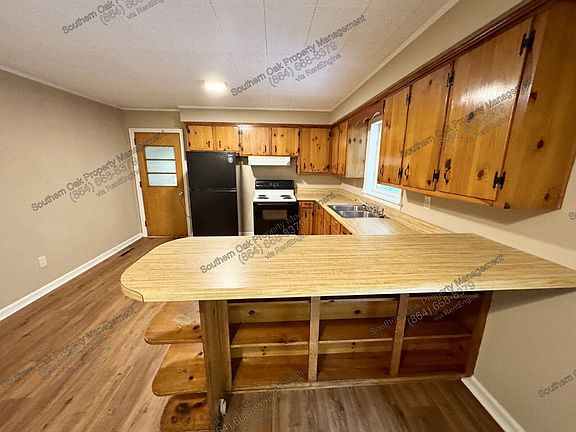 4th image of 1202 Garden Cir