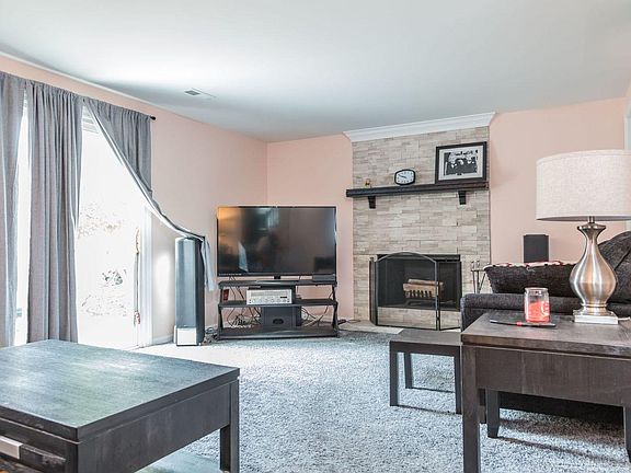 5th image of 264 Lincoln Dr Unit D