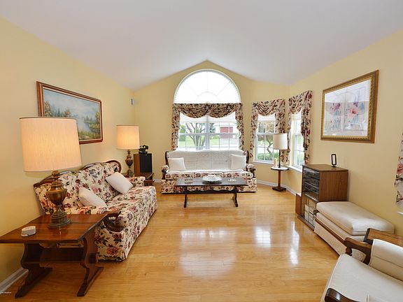 4th image of 2919 Rock Hill Ln