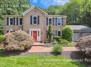 11618 Holly Briar Ln, Great Falls, VA