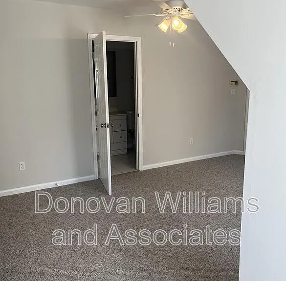135 E Wilson Ave #E — Photo 27