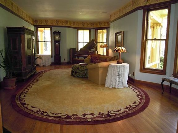 living room | 519 Forest Ave, Wilmette, IL 60091, USA