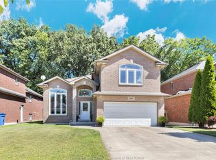 695 International Ave, Lasalle, ON N9J 0A5