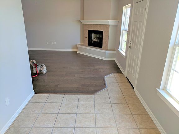 5th image of 910 SW Navajo Dr