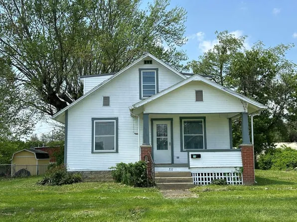 711 Florence St, Belpre, OH 45714