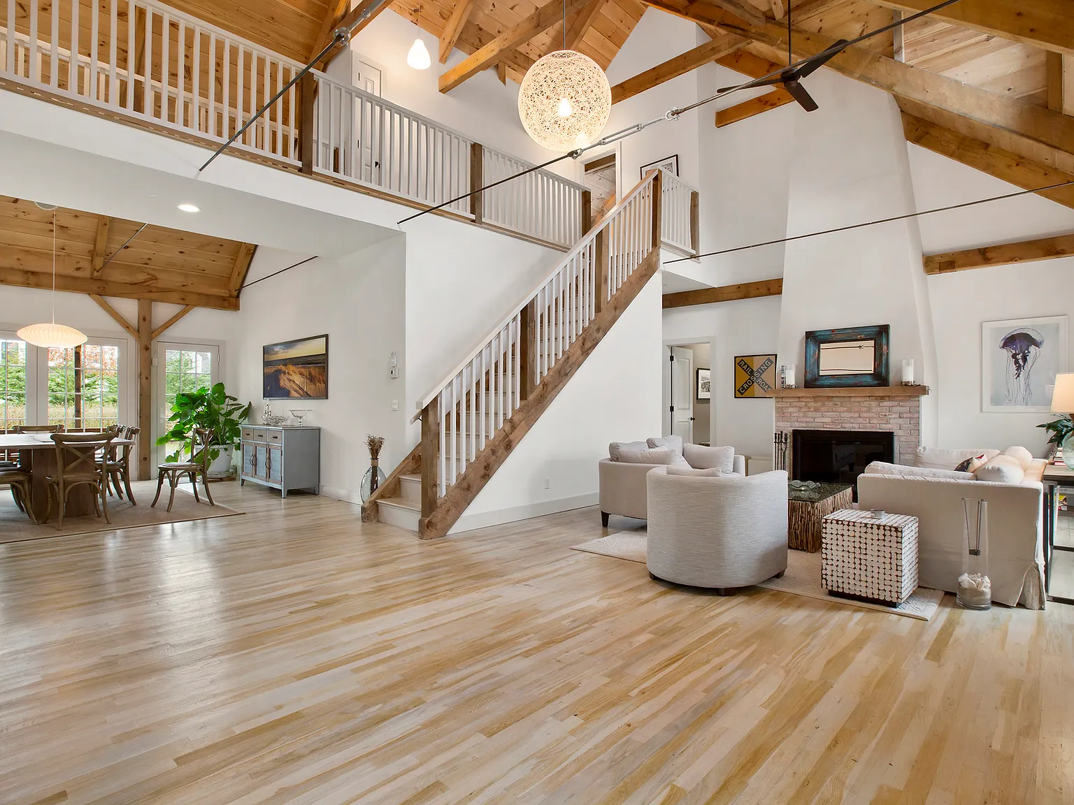 Eco-friendly Sagaponack Living; Modern Barn With Pool — Photo 2
