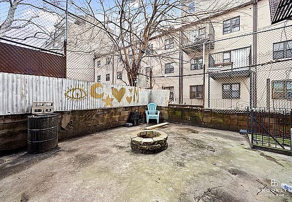 4th image of 545 Marcy Ave