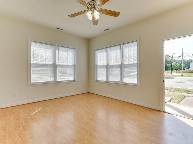 955 Poquoson Ave — Photo 9
