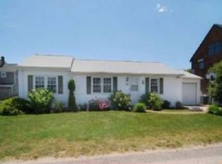 15 Pocono Rd, Narragansett, RI 02882