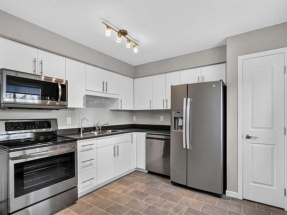 3rd image of 711 Beacon Hill Dr #25