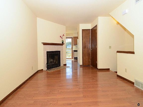 Living room (painted white)