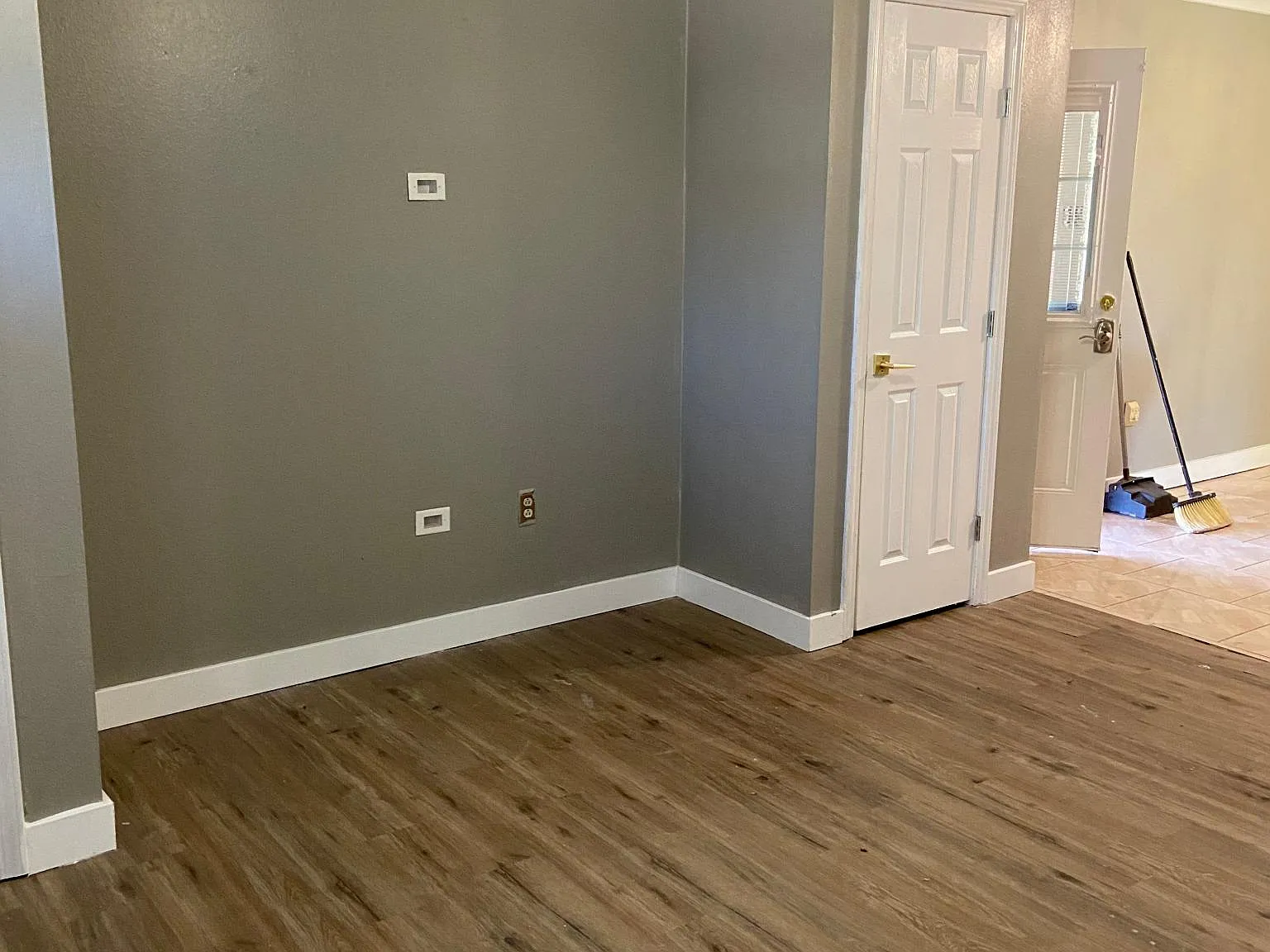 1076 Elysian Dr — Photo 2