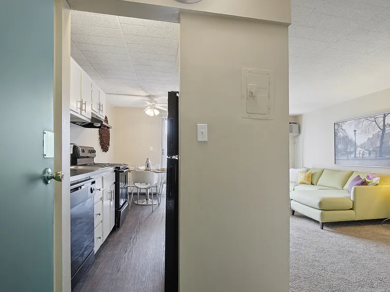 Sky Gate Apartments — Photo 10