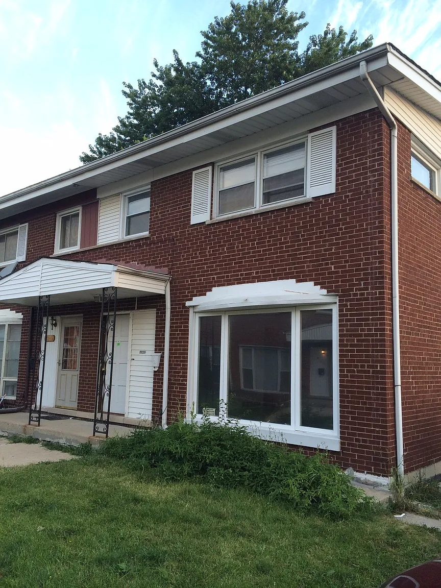 8929 Robin Dr APT F photo 1