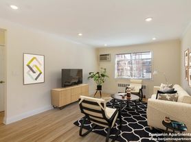 82 Saint Paul St