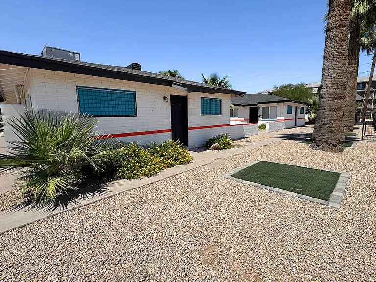 1342 E Willetta St — Photo 28