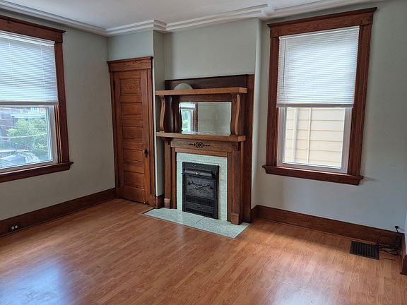 3rd image of 2373 Fairview Ave #2