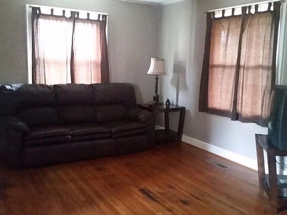 4th image of 133 S Moss Ave