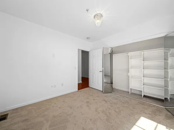 252 The Promenade image 22 of 28