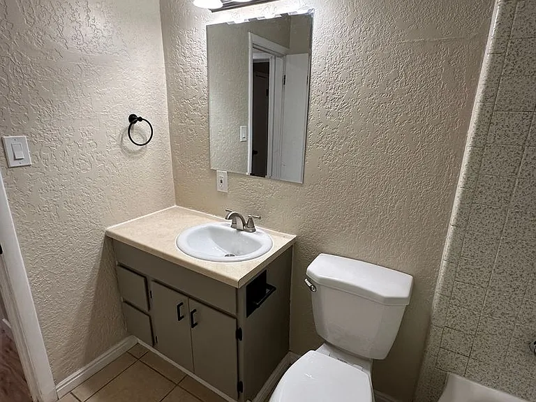 225 E Louise Ave — Photo 17