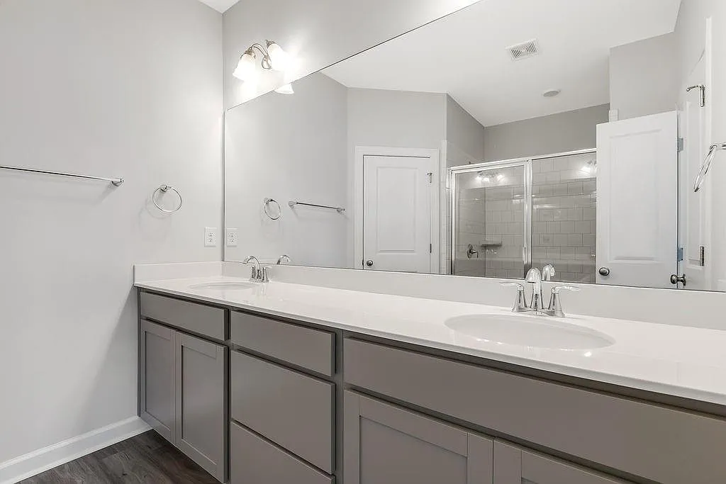 3 bed, 3.5 bath, 2200 sqft, $3,000 — Photo 4