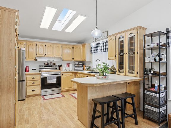 3rd image of 602 N Manzanita Dr