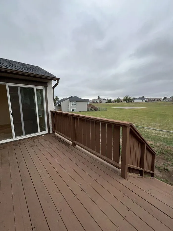 3 bed, 2.5 bath, 1328 sqft, $1,691 — Photo 2