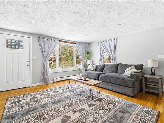 5th image of 944 Long Pond Rd