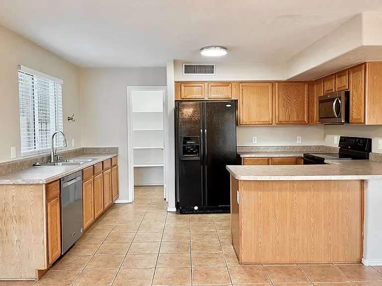 7253 W State Ave — Photo 9