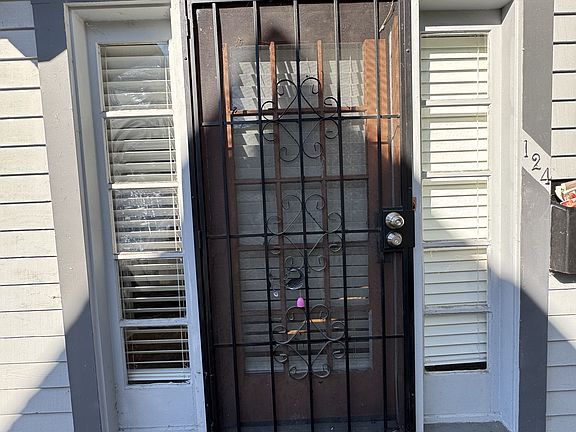 3rd image of 120-124 E Wyandotte St #42dc4991f