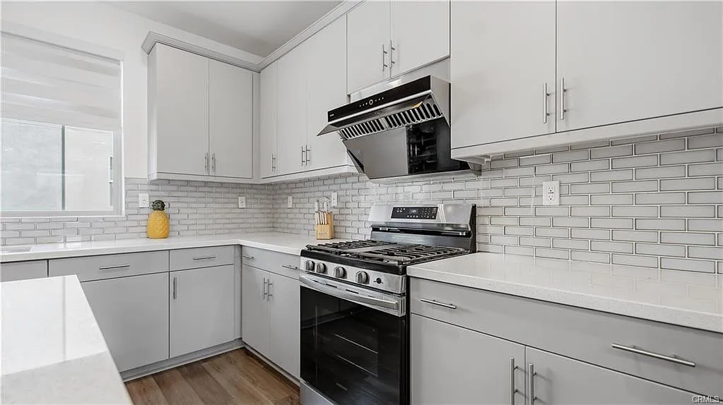 3 bed, 3.5 bath, 1750 sqft, $3,600 — Photo 3