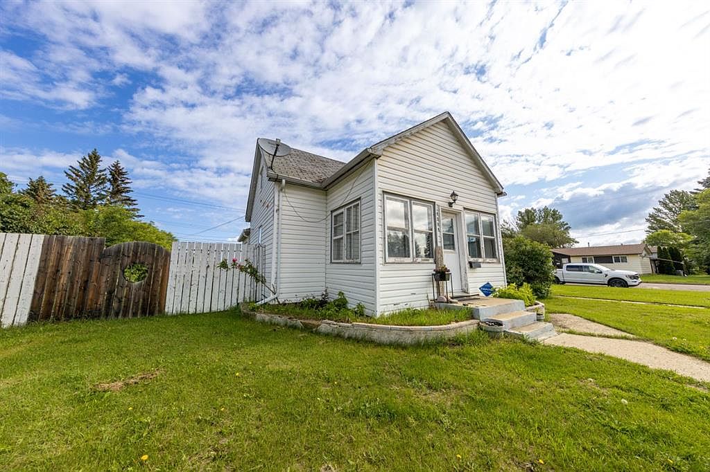4504 S 49th St, Lloydminster, SK S9V 0L5 MLS A2090761 Zillow