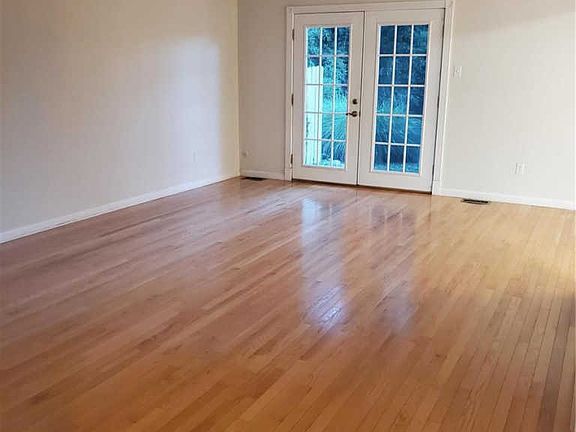 5th image of 221 Braeshire Dr APT C