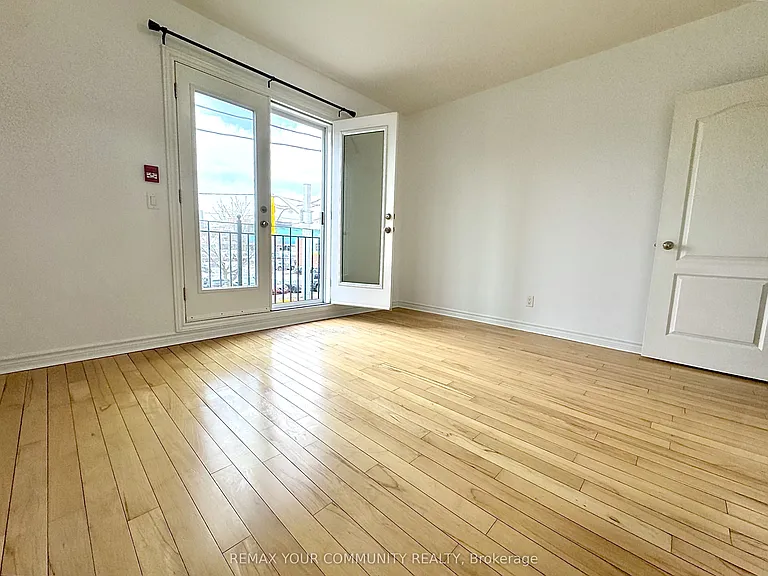2417 Dundas St W #4 — Photo 9