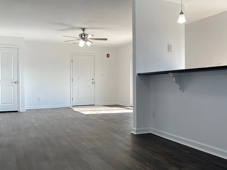 2409 Arctic Ave #202 — Photo 3