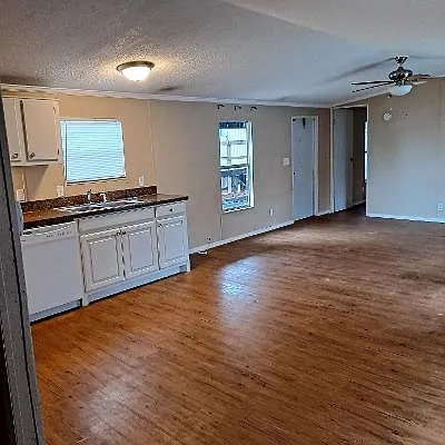 2000 S Burleson Blvd — Photo 2