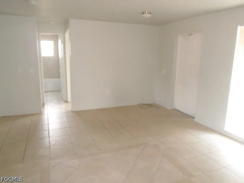 4 bed, 2.0 bath, 1600 sqft, $1,500 — Photo 3