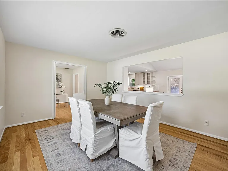 8922 Springview Ln — Photo 6