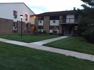 820 Cricket Ln, Woodbridge, NJ 07095
