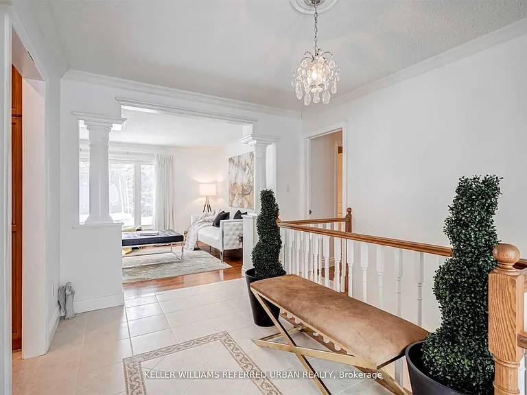 135 Jennifer Cres — Photo 1