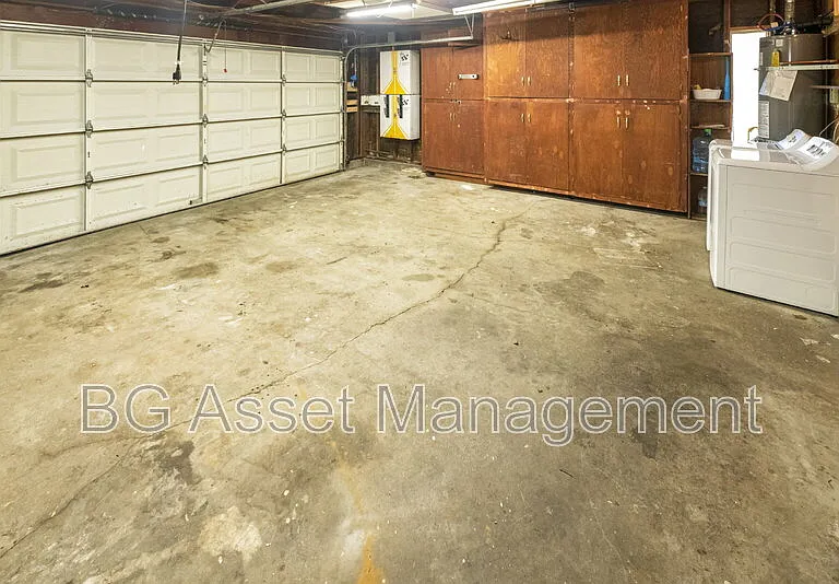 2901 Doidge Ave — Photo 29