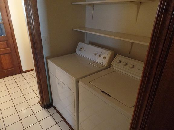 5th image of 1511 S Surrey Dr