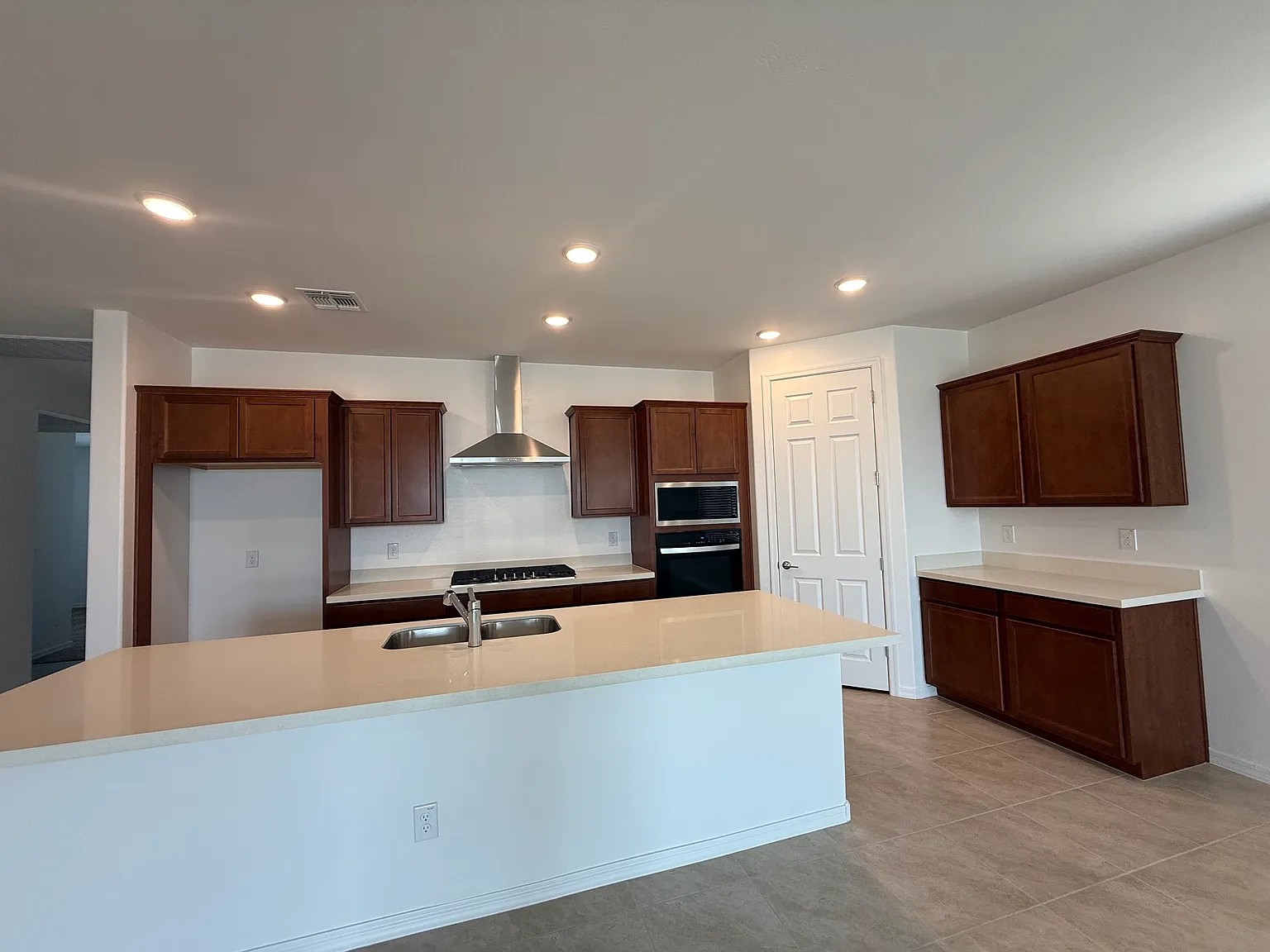 3 bed, 1735 sqft, $1,850 — Photo 3