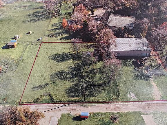 3rd image of 4660 Carol Ln