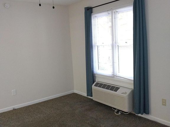 4th image of 380 Corbly Dr APT 3