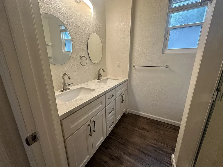 507 Bay St — Photo 14
