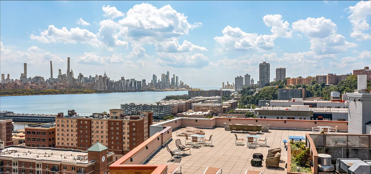 Building Photo - 512 Hudson Park