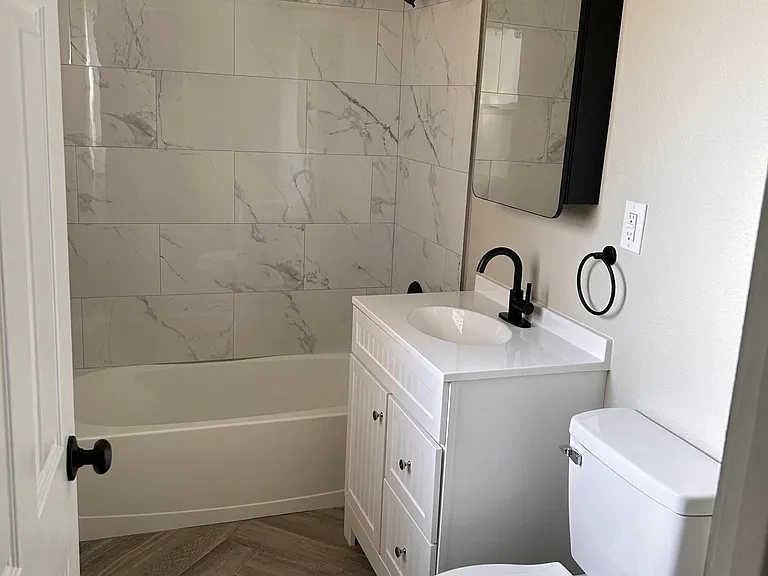 526 Auburn St — Photo 17
